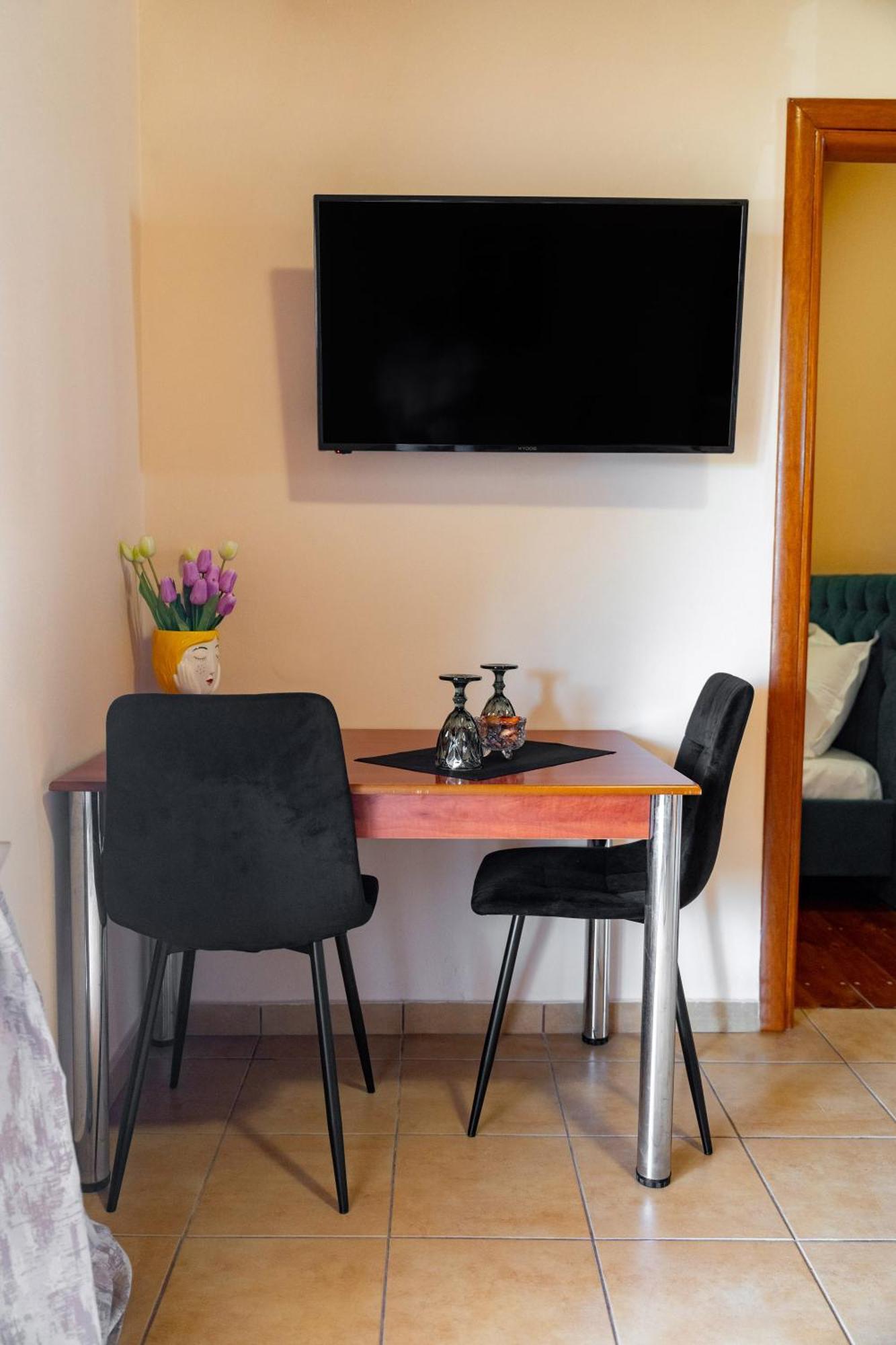 Eagle'S Nest City Apartments 아이기오 외부 사진